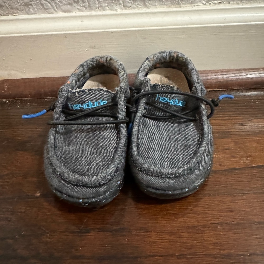 Size 5 boys shoes